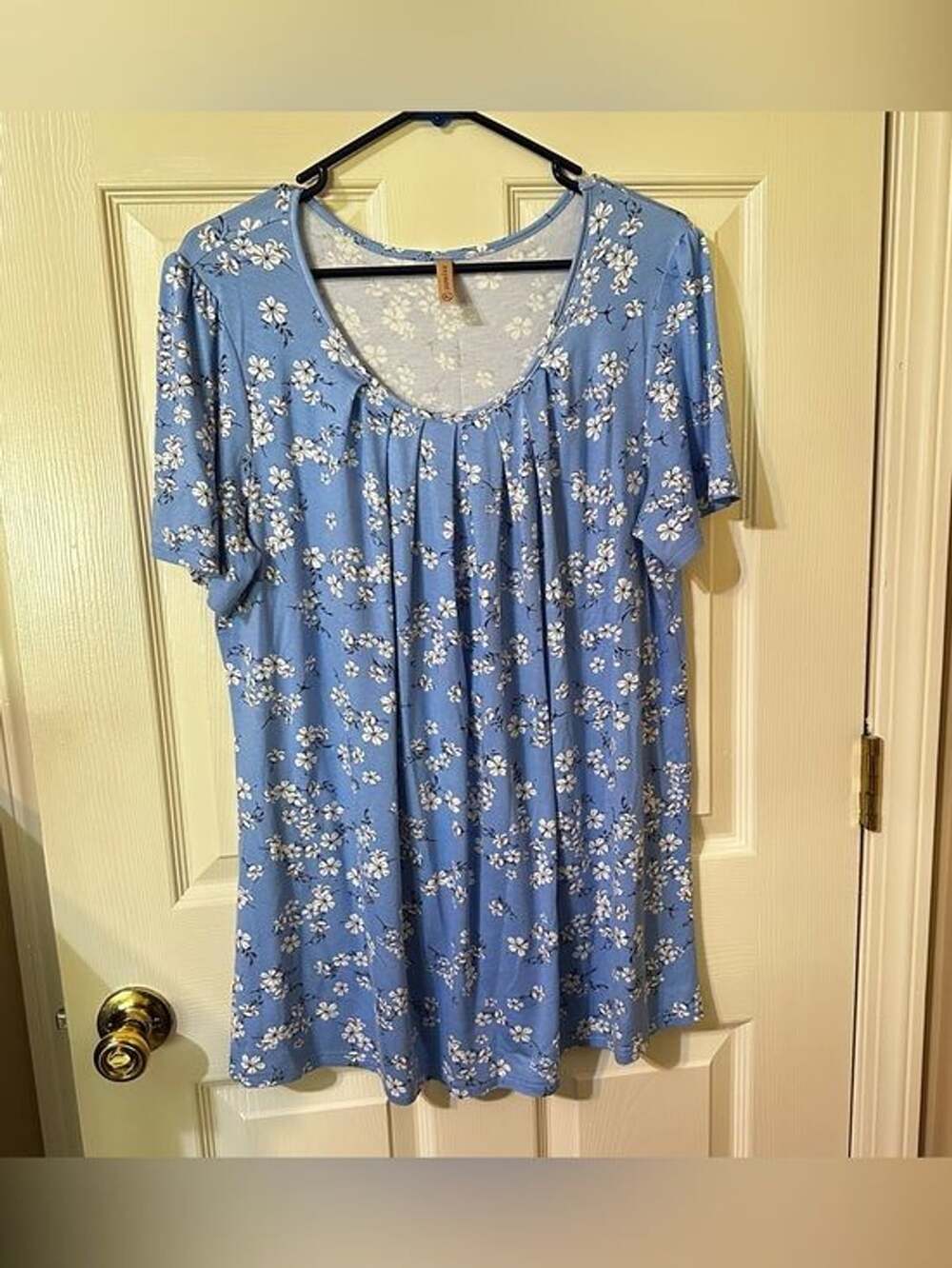Source Unknown Light Blue Floral Short-Sleeve Scoop Neck Tunic
